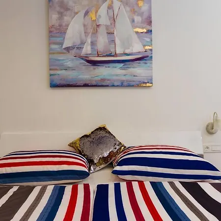 Luxury Studio 2 Near Palace And Beach شقة *